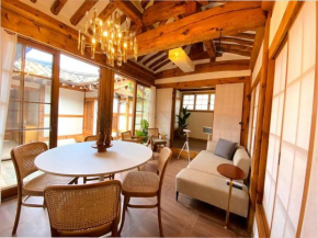 Hanok JAE l 4BR 2Bath l 9min from Anguk STN
